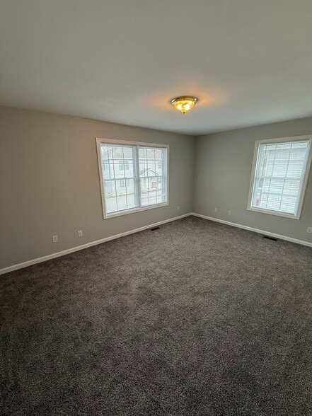 Building Photo - 305 W Seminary St