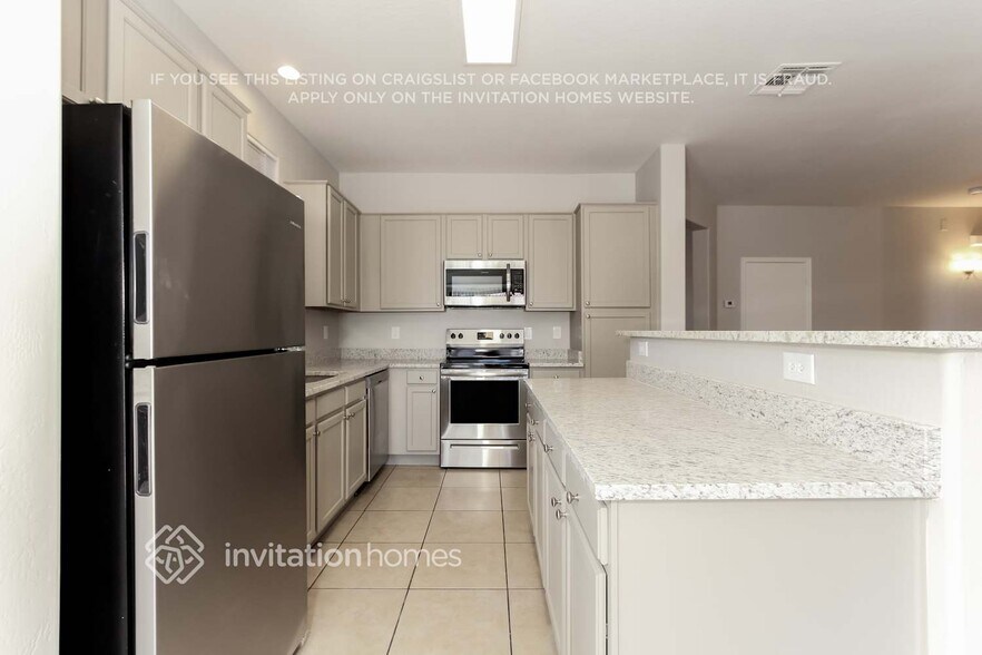 Building Photo - 9526 W Minnezona Ave