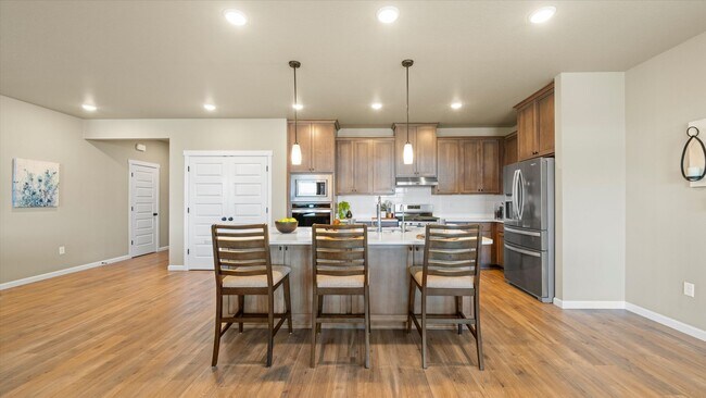 Building Photo - Move-In Ready West Richland Rental – 3-Car Garage, Fenced Yard, Hot Tub Included