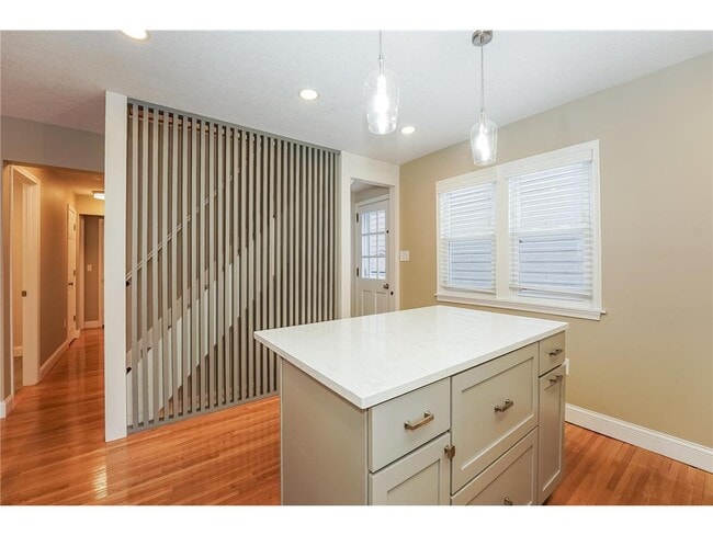 Building Photo - 5928 York Ave S