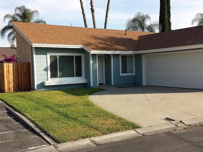 Primary Photo - 28565 Village Lakes Rd