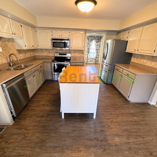 Building Photo - 1001 Fox Rdg Ct