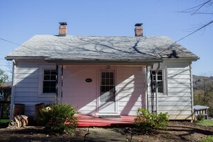 Building Photo - 1602 Monticello Rd