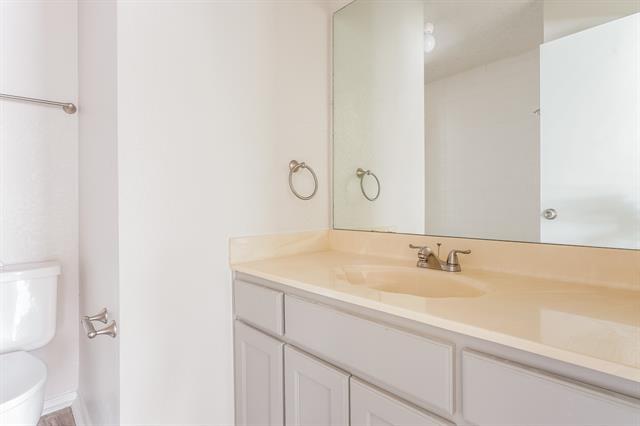 Building Photo - 900 Blewitt Dr