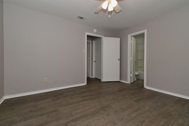 Building Photo - 4008 Templeton St
