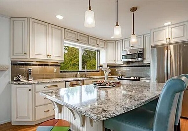 Building Photo - Beautiful Home with 4 Bedrooms and 2 Bathroom available for Rent Today!