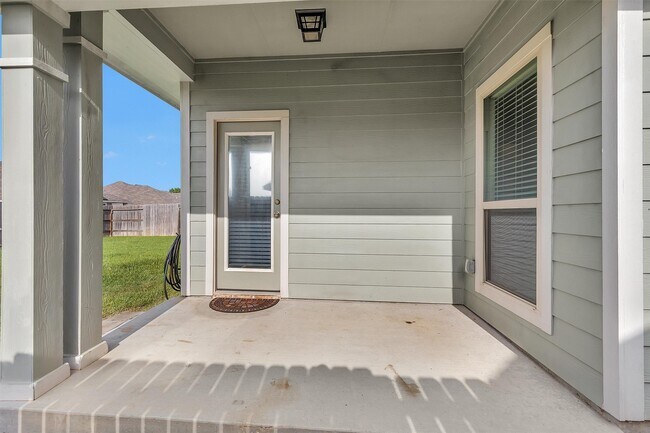 Building Photo - 122 Scenic Hills Ct