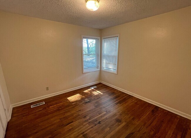 Building Photo - Coming Soon! Spacious 3-Bed, 2-Bath Home i...