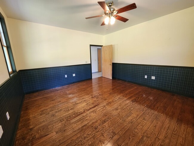 Building Photo - 109 N Hollow Rd