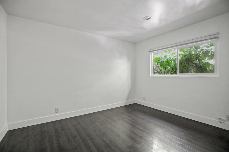 Building Photo - 1321 W 36th Pl