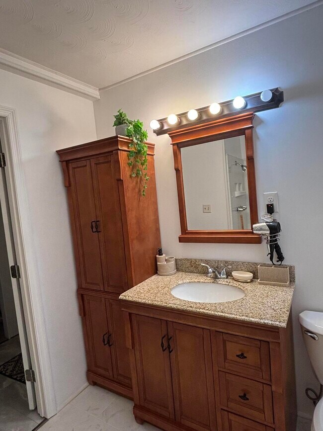 Building Photo - 919 Seminole Ave