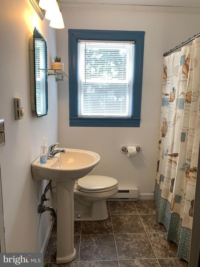 Building Photo - 1009 Tyler Ave