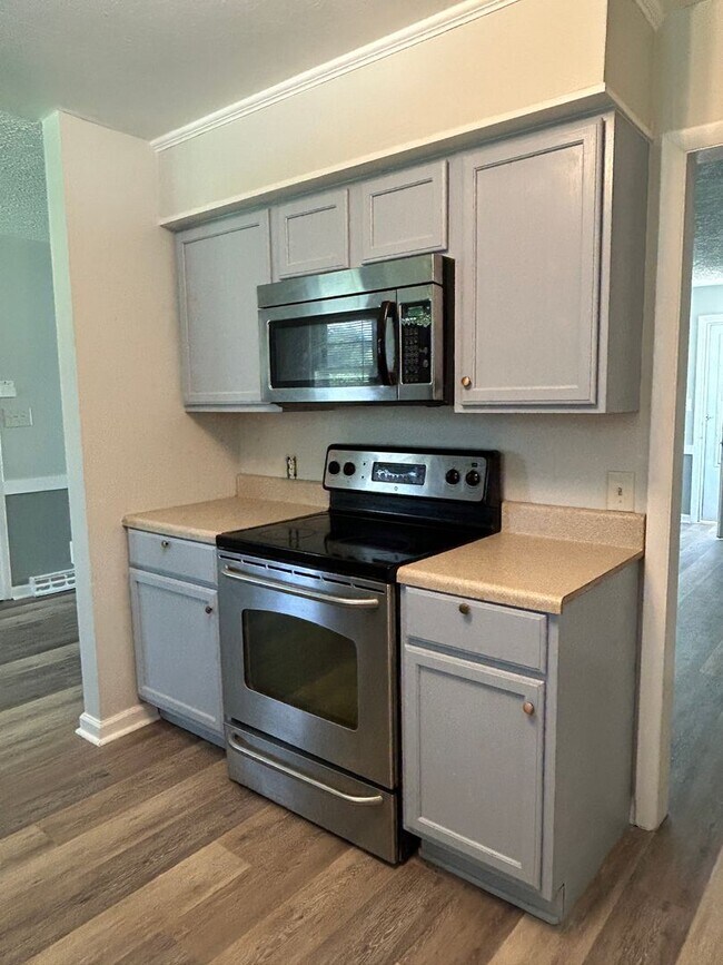 Building Photo - 3/2 with Fenced Yard; In-town and Near an AppalCART