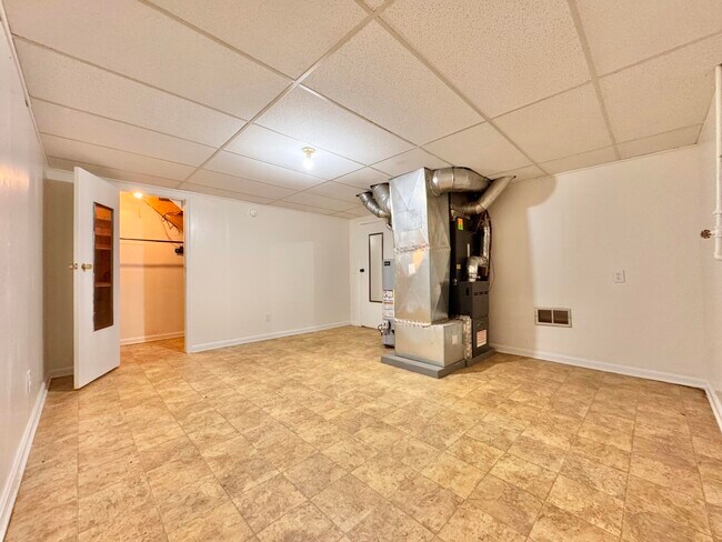 Building Photo - 107 N Robbins Ct