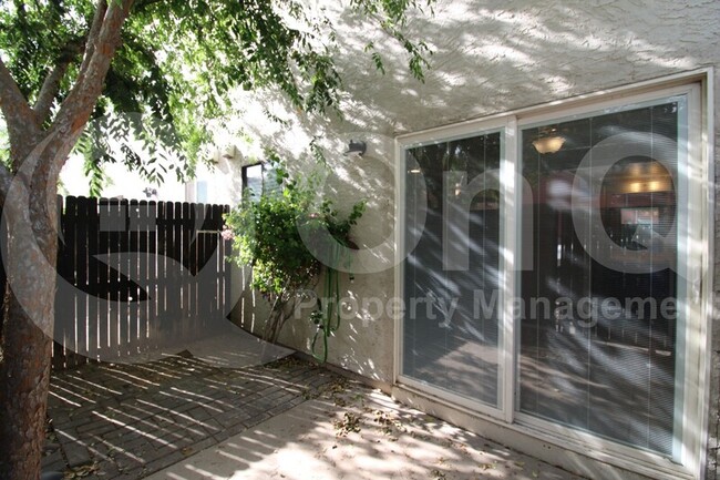 Building Photo - 548 S Wilson St