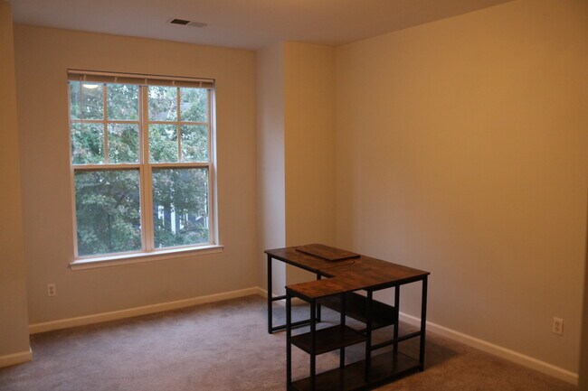 Building Photo - 1564 Walnut View Dr