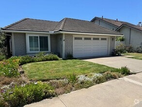 Building Photo - 10 Sunridge