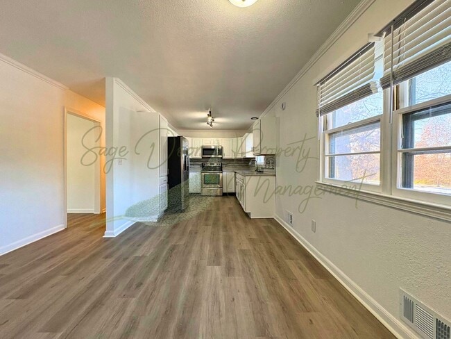 Building Photo - BEAUTIFULLY UPDATED 5 BED/ 3 BATH HOME WITH OVERSIZED GARAGE