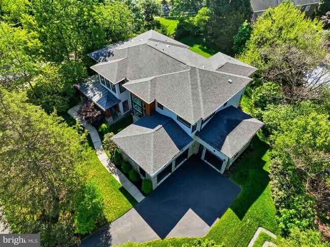 Building Photo - 1513 Oakview Dr