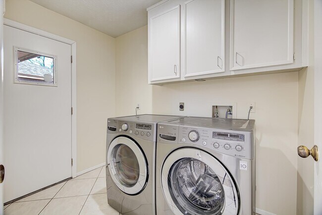 Building Photo - 2807 Planters St