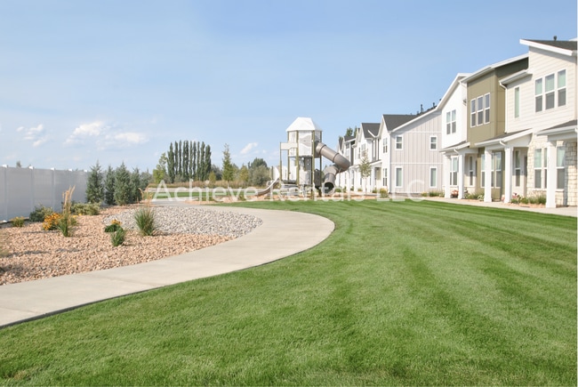Building Photo - 560 S 1225 W
