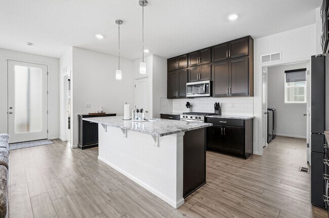 Building Photo - Modern Home in Brighton!