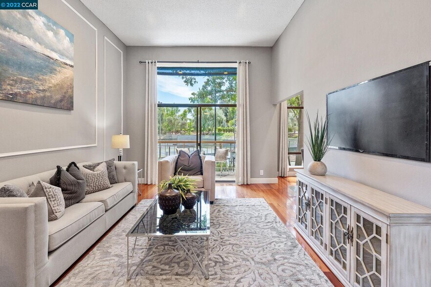 Building Photo - 300 N Civic Dr #313