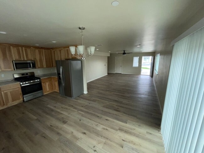 Building Photo - 1122 Chelsea Wy