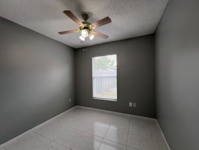 Building Photo - 1114 Shoshanna Dr