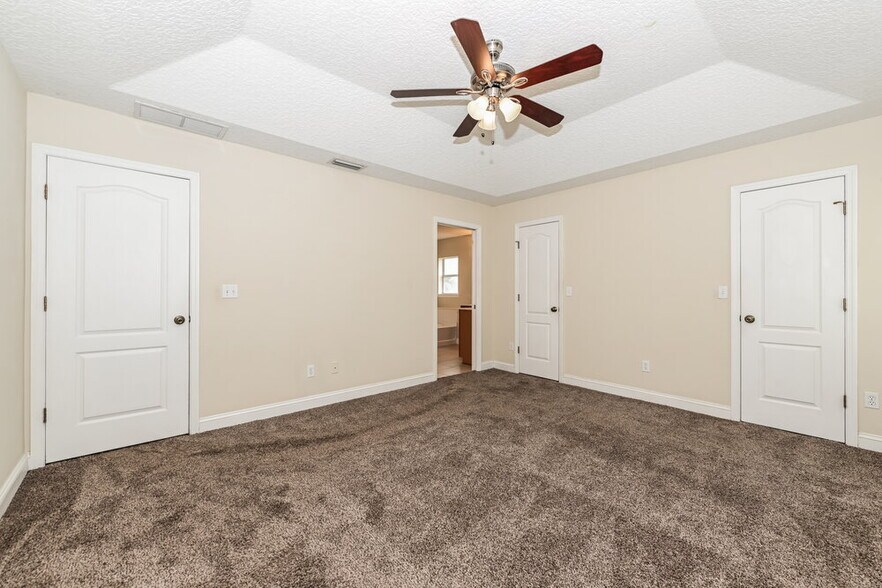 Building Photo - 612 Martin Lakes Dr E
