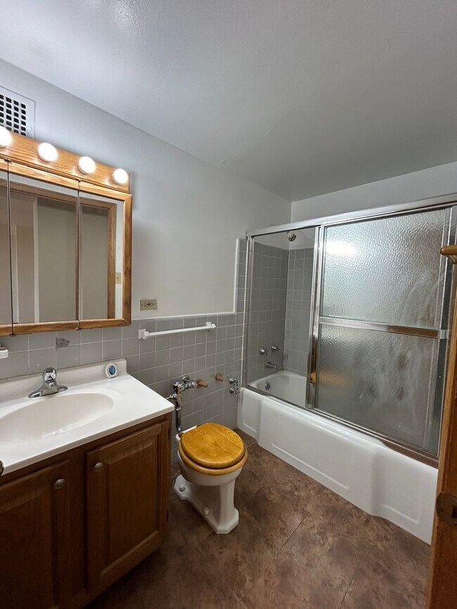 Building Photo - 4180 N Marine Dr