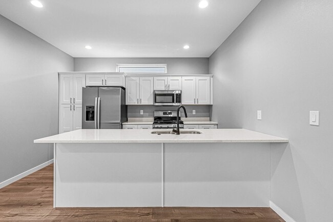 Building Photo - New build 4 bed 4 bath Condo