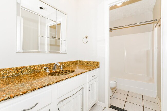 Building Photo - 204 Redondo Ct N