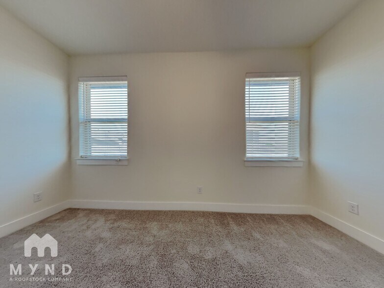 Building Photo - 407 Parkline Dr