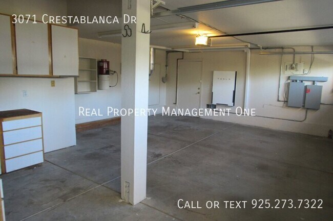Building Photo - 3071 Crestablanca Dr
