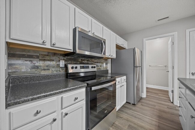 Building Photo - 3 Bedroom Duplex in Lillington