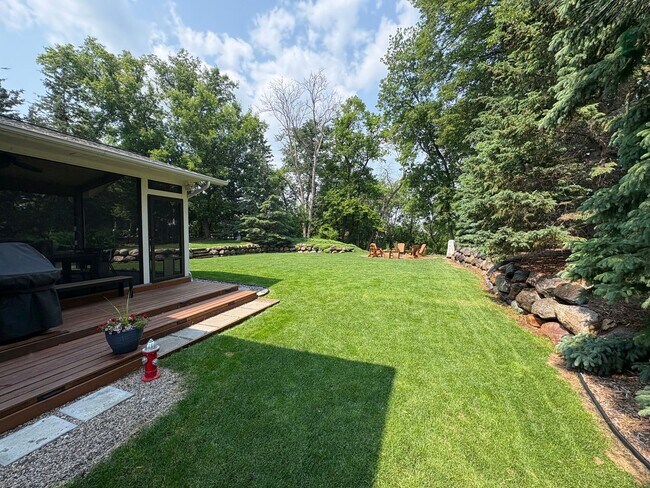 Building Photo - 6560 Shadow Ln