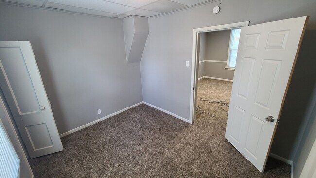 Building Photo - 112 S Crysler Ave