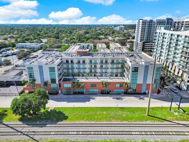 Building Photo - 2100 Van Buren St