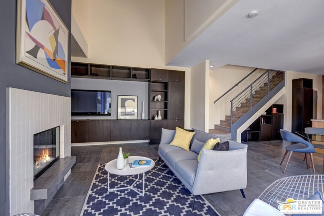 Building Photo - 1536 E Baristo Rd