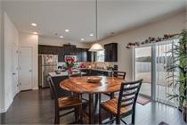 Building Photo - Beautiful 4bd 2.5ba home with Community Am...