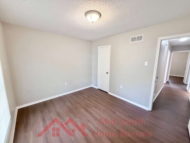 Building Photo - 729 Blackstone Ln