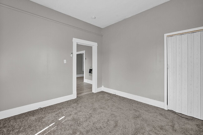 Building Photo - 2221 Gurnee Ave