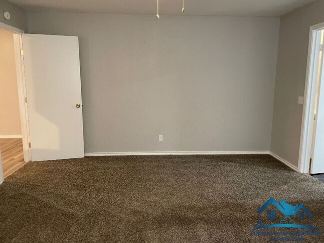 Building Photo - 1225 Kenwood Dr