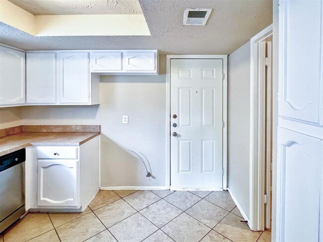 Building Photo - 3518 Almondwood Dr