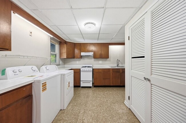 Building Photo - 125 S Clay St