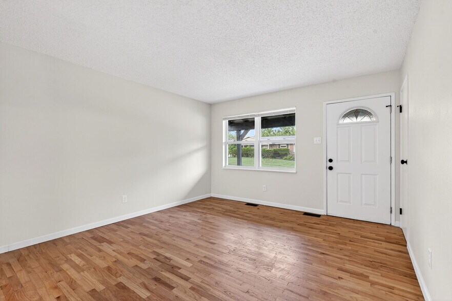 Livingroom - 2246 Bensonhurst Dr