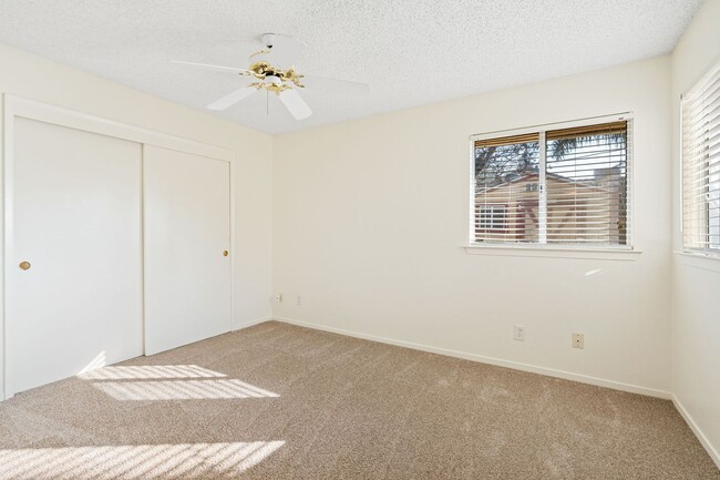 Building Photo - Charming Northeast Fresno Gem in Clovis Un...