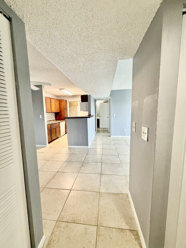 Building Photo - 455 Alt 19