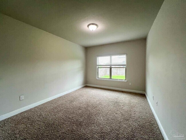 Building Photo - 9379 Pebble Stone Dr